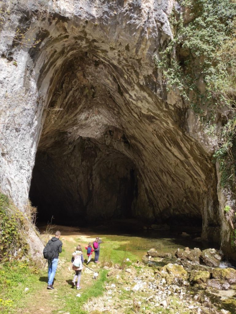 Ulazak u Dabarsku pećinu