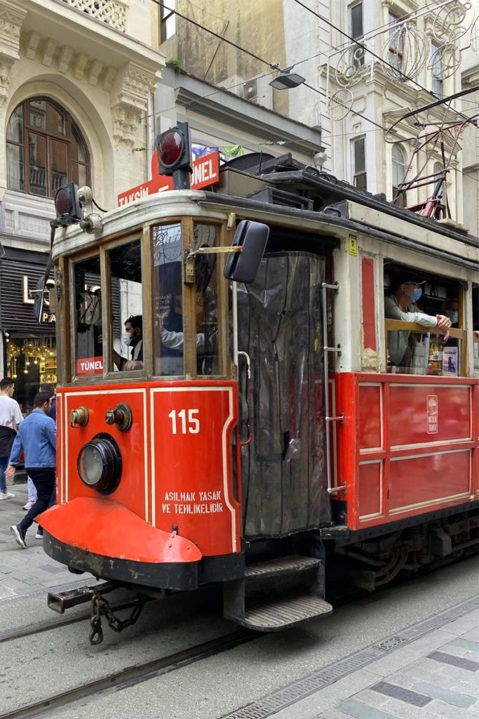 Crveni tramvaj u Istanbulu